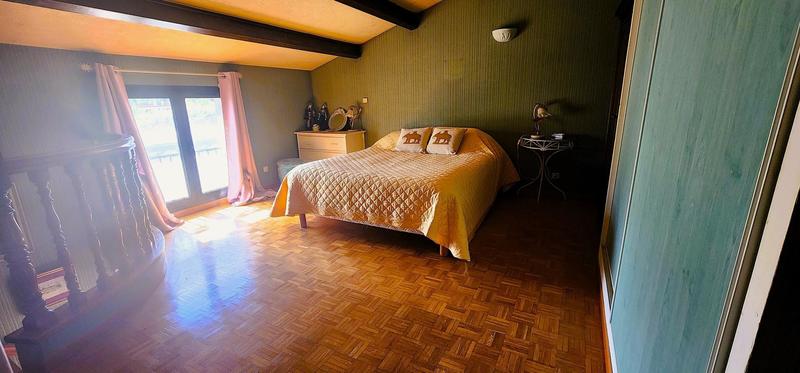 Maison - 210 m² - 7 pièces