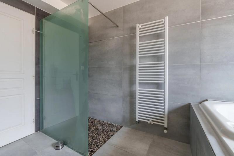 Maison - 238 m² - 8 pièces