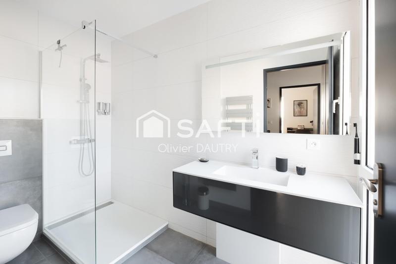 Maison - 241 m² - 10 pièces