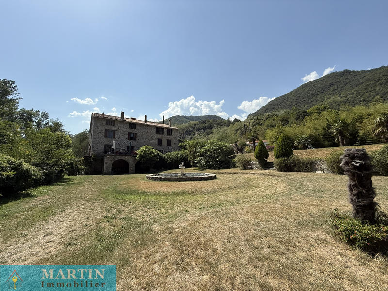 Mas - 770 m² - 27 pièces