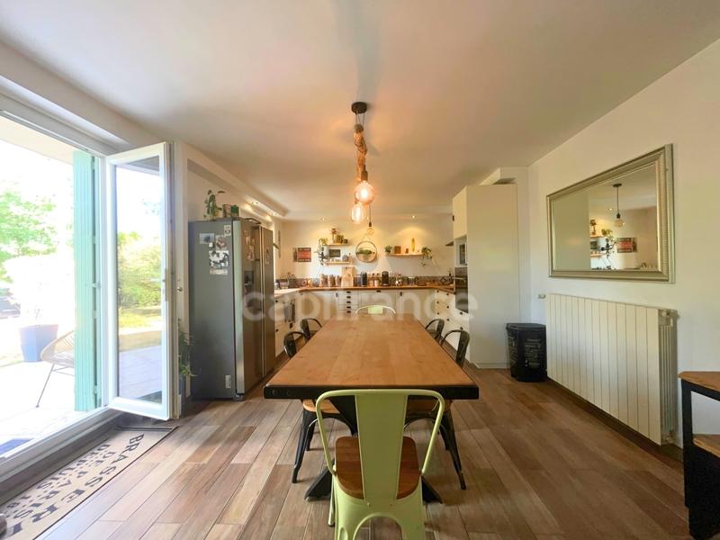 Maison - 200 m² - 7 pièces