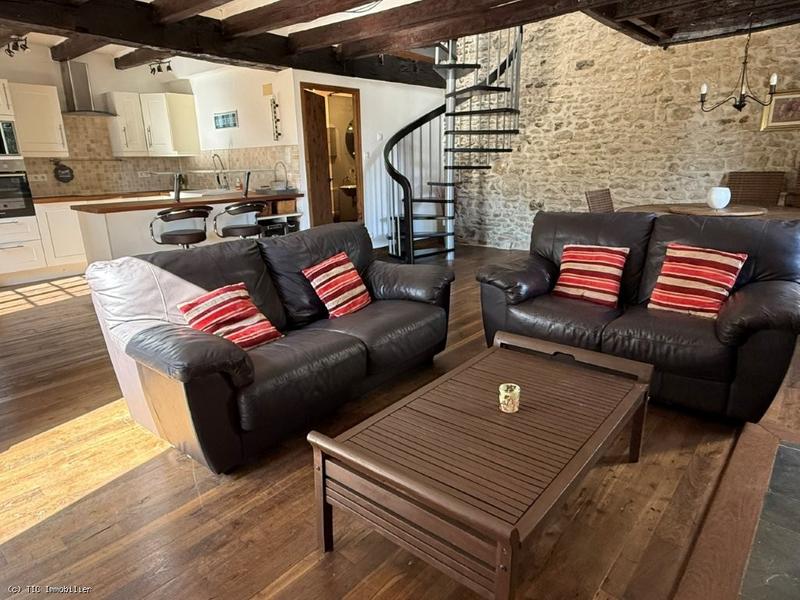 Maison en pierre - 99 m² - 5 pièces