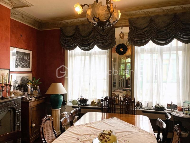 Demeure - 309 m² - 11 pièces