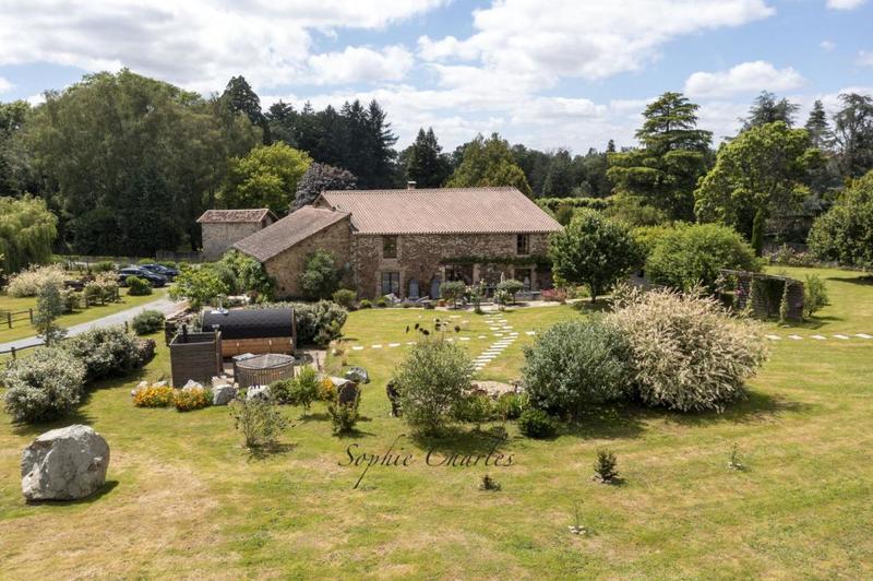 Maison en pierre - 285 m² - 5 pièces