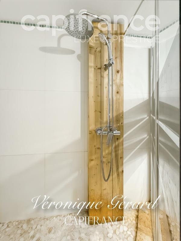 Propriété - 310 m² - 8 pièces