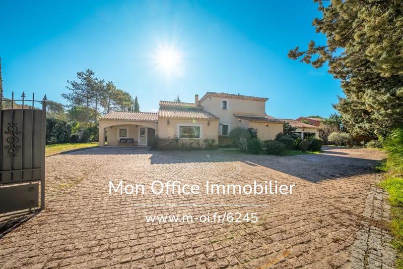 Maison - 233 m² - 7 pièces