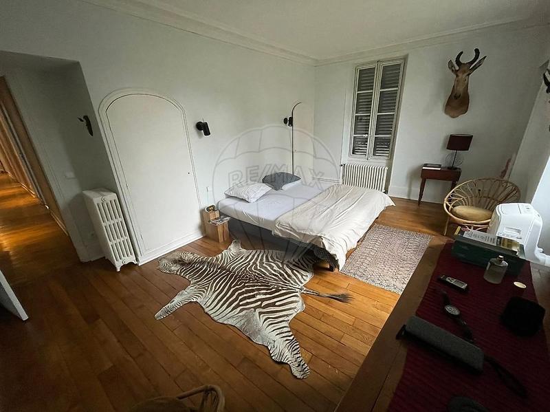 Demeure - 241 m² - 7 pièces