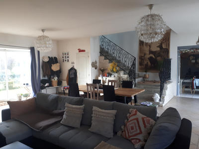 Maison - 202 m² - 6 pièces