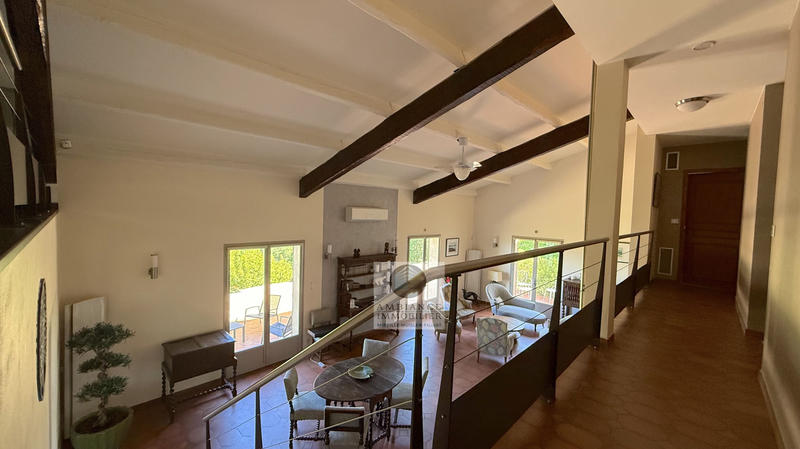 Maison - 225 m² - 10 pièces