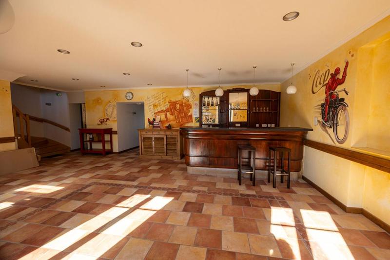 Maison - 270 m² - 8 pièces