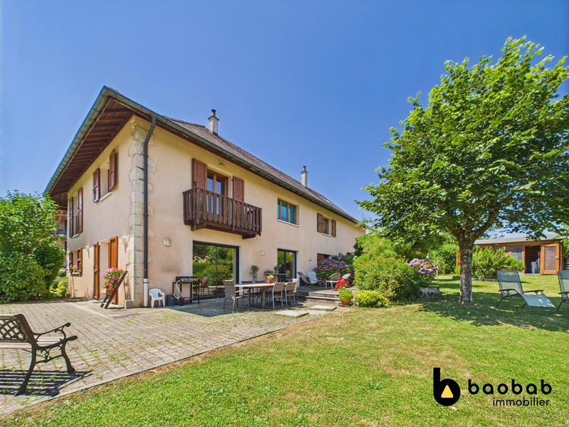 Maison - 320 m² - 12 pièces