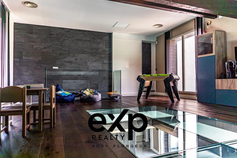 Maison - 285 m² - 9 pièces