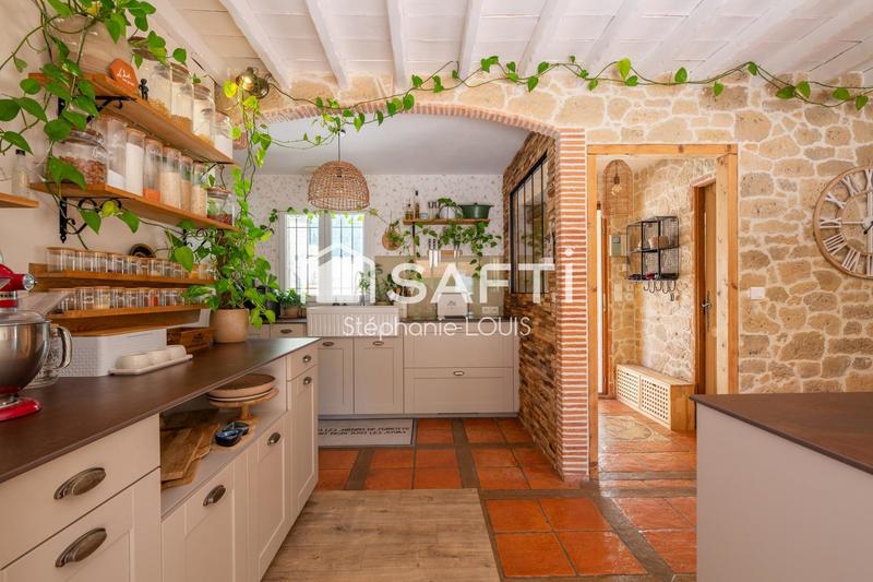 Maison - 220 m² - 8 pièces