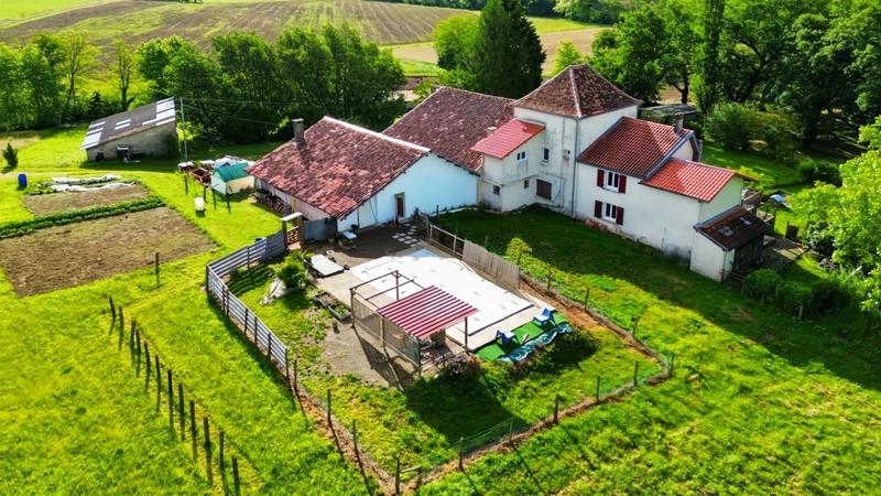 Maison de maîtres - 230 m² - 9 pièces