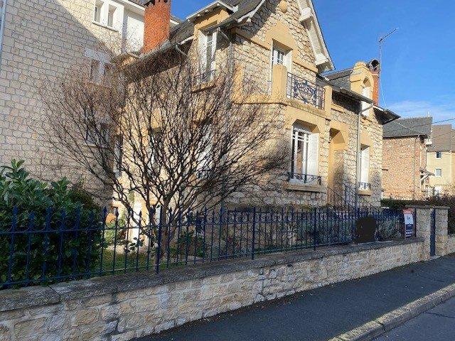 Maison de ville - 150 m² - 9 pièces