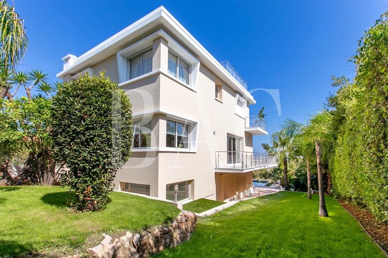 Villa - 320 m² - 8 pièces