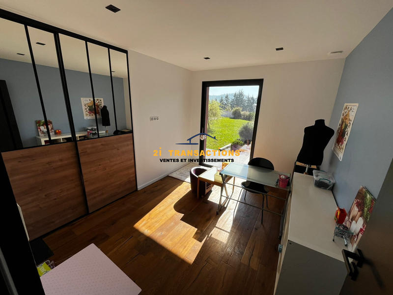Maison - 240 m² - 6 pièces