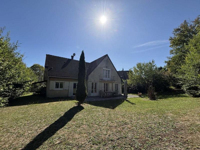 Maison - 210 m² - 7 pièces