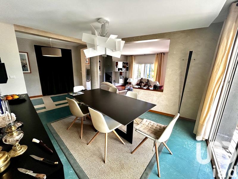 Maison - 250 m² - 10 pièces