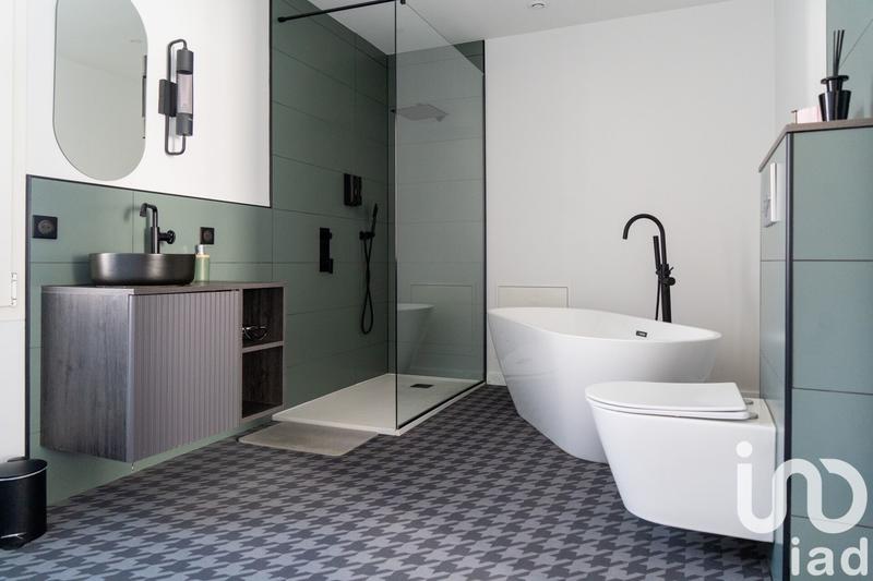 Maison - 277 m² - 7 pièces