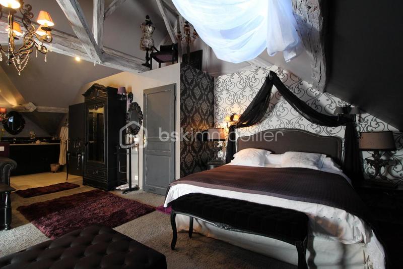 Propriété - 1 100 m² - 18 pièces