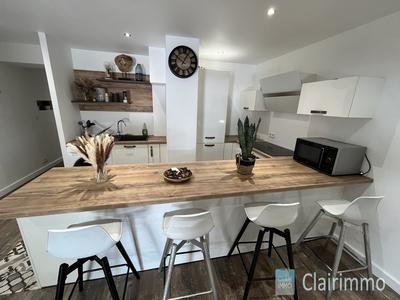 Loft - 80 m² - 4 pièces