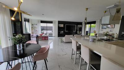 Maison - 160 m² - 6 pièces