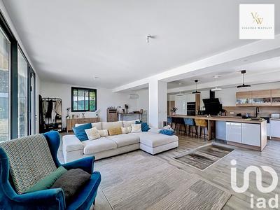 Maison - 222 m² - 7 pièces