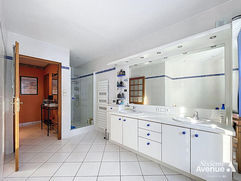 Maison - 359 m² - 8 pièces