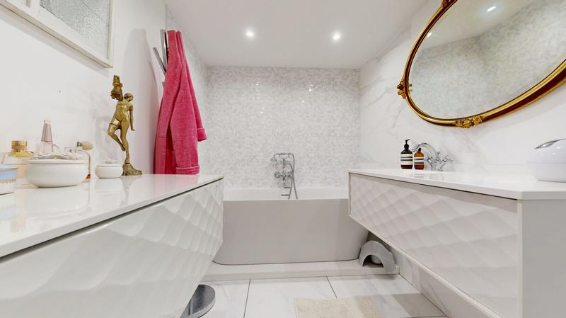 Appartement - 159 m² - 6 pièces