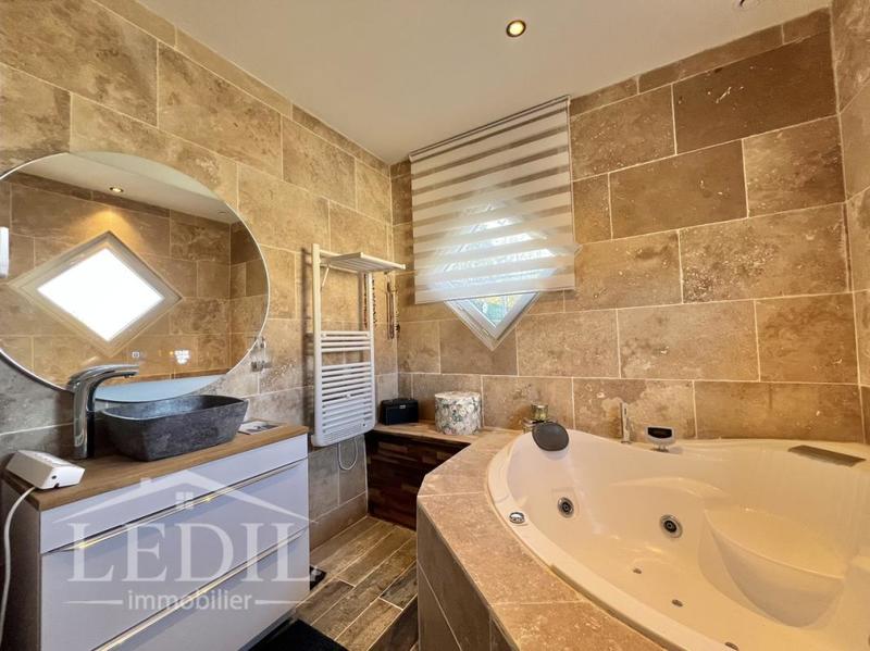 Maison en pierre - 218 m² - 5 pièces