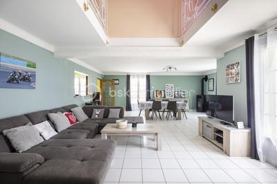 Propriété - 324 m² - 13 pièces