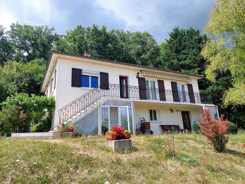 Maison - 130 m² - 7 pièces