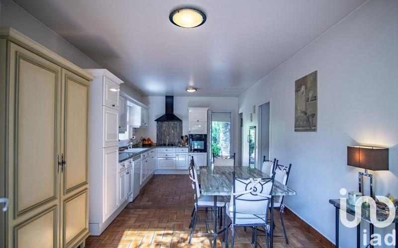 Maison - 237 m² - 9 pièces