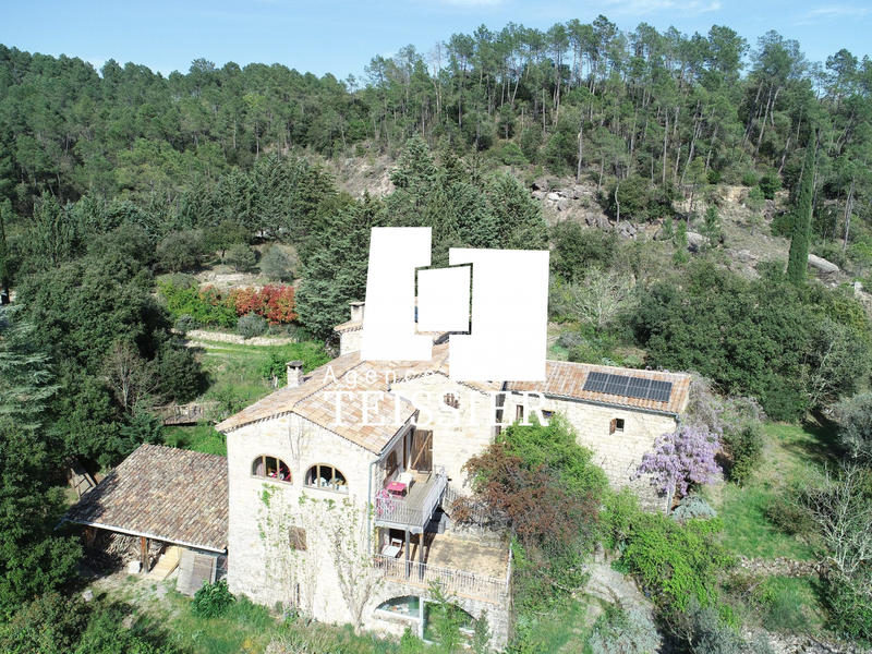 Maison - 204 m² - 8 pièces