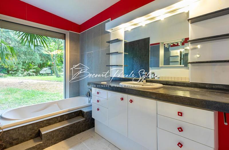 Maison - 179 m² - 6 pièces