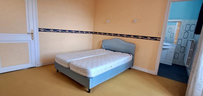 Maison - 225 m² - 9 pièces