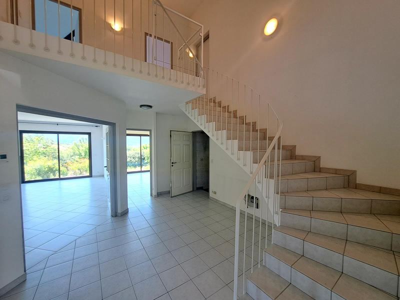 Maison - 202 m² - 5 pièces