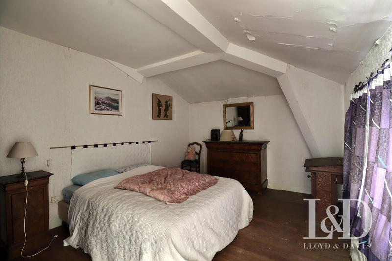 Maison - 230 m² - 13 pièces