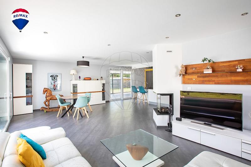 Maison - 203 m² - 7 pièces