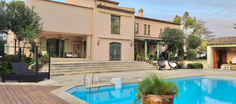 Villa - 530 m² - 10 pièces