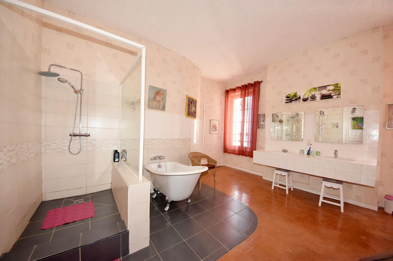 Maison - 551 m² - 14 pièces