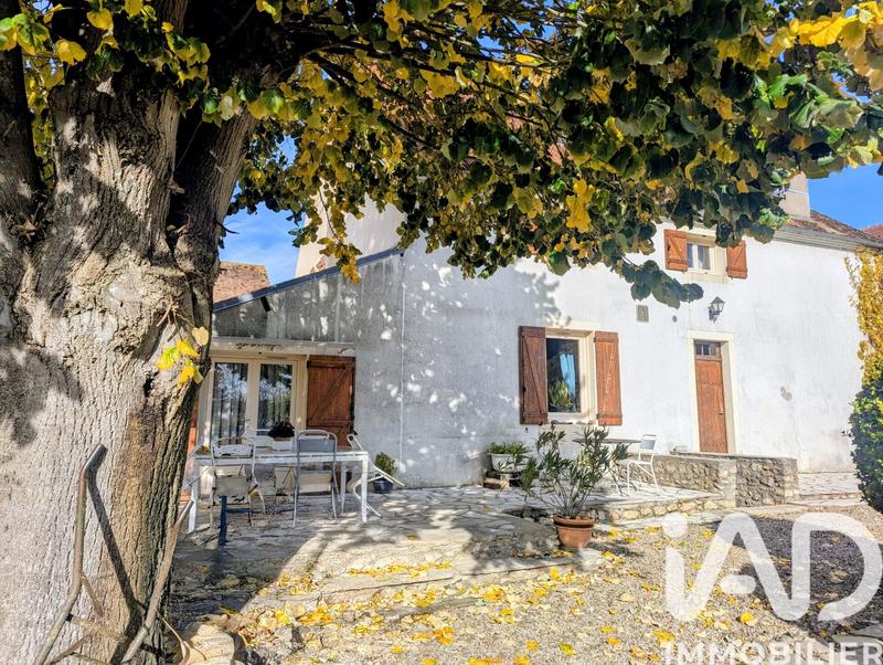 Maison de village - 222 m² - 10 pièces