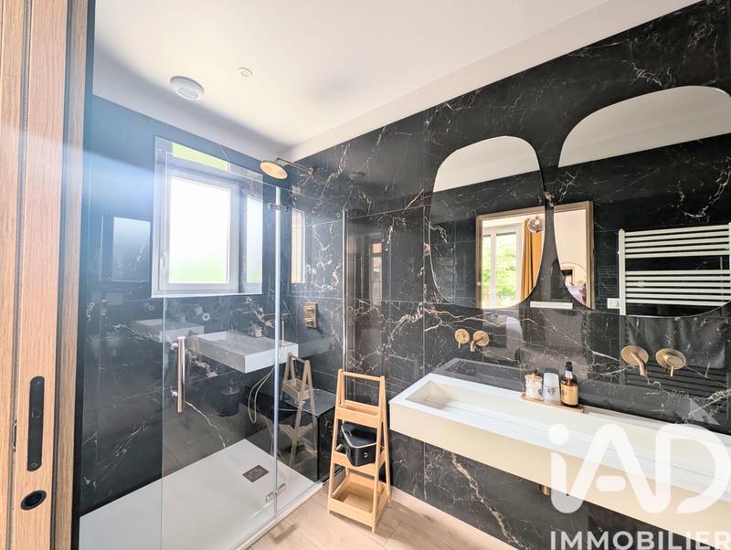 Maison - 370 m² - 6 pièces