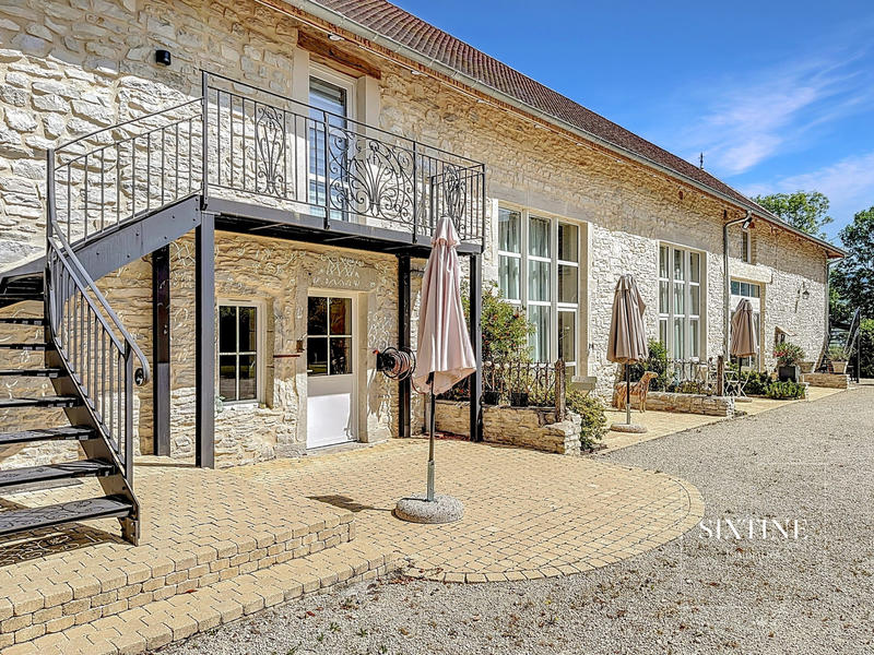 Maison ancienne - 692 m² - 16 pièces