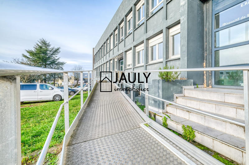 Local commercial - 6 825 m²