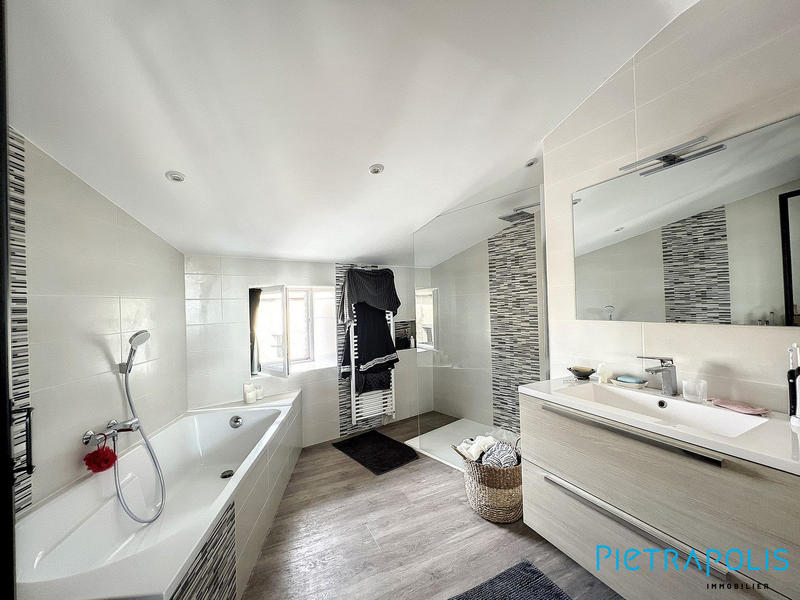 Appartement - 149 m² - 6 pièces