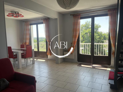 Appartement - 90 m² - 4 pièces