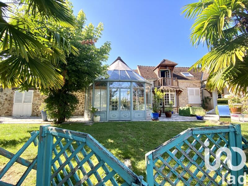 Maison - 210 m² - 8 pièces