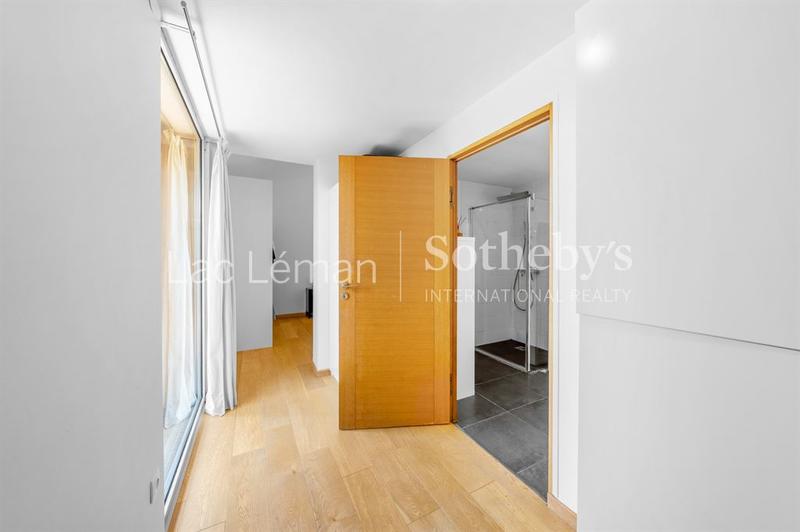 Maison - 238 m² - 8 pièces